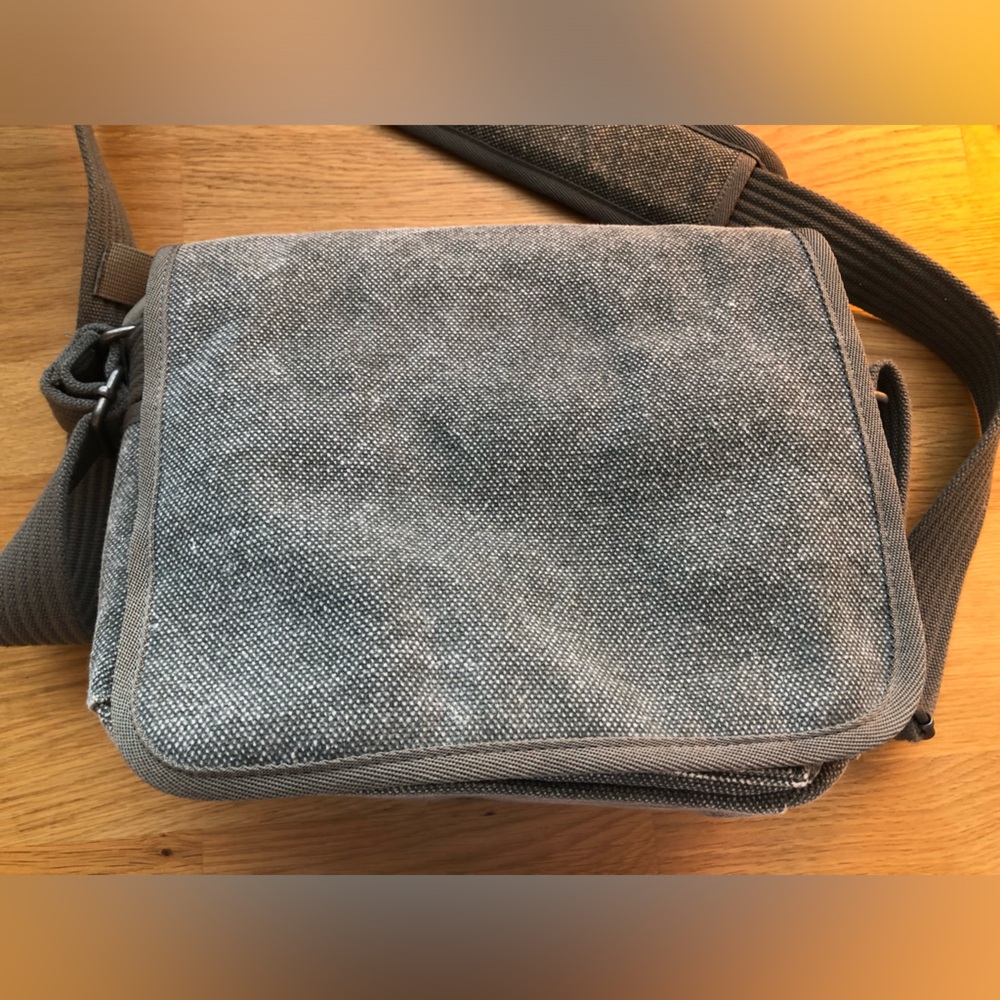 ThinkTank Retrospective 5 Camera Bag Excellent Used Condition